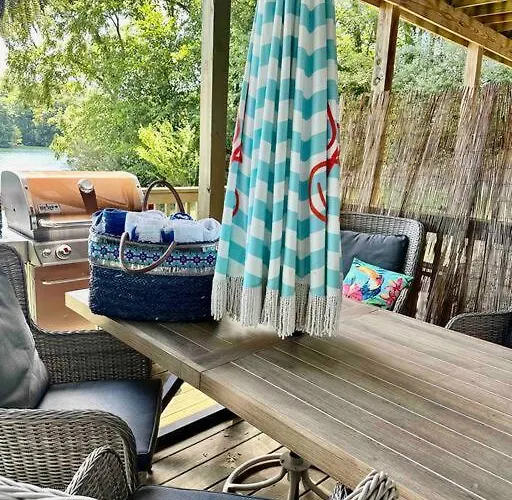 House Perfect For Family Of 10 Дом отдыха Putnam